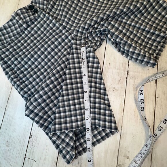 Nike Golf Shorts Womens Size 2 Gray Plaid Dri-Fit Tech Fabric Bermuda Length - Picture 3 of 6